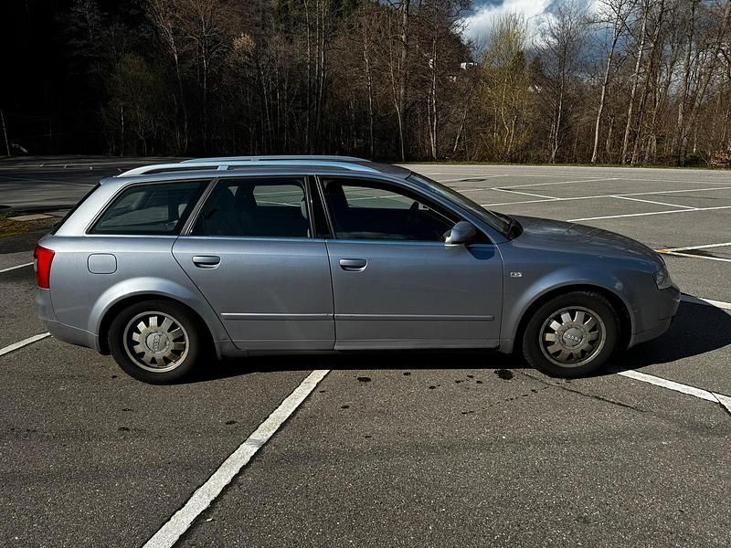 Używany Audi A4 130 KM (95 kW) 2004 Srebrny Kombi