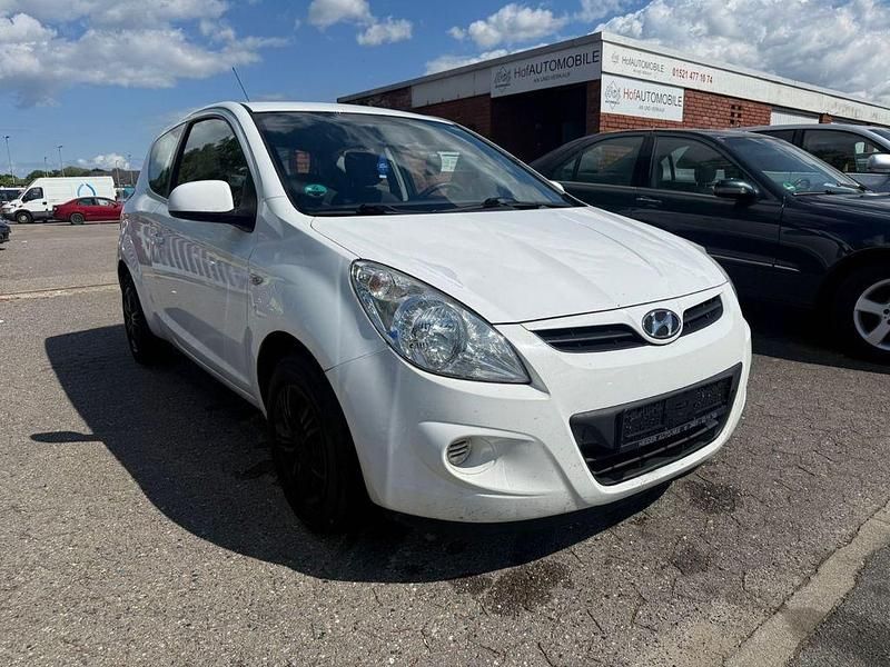 Gebraucht Hyundai i20 Edition+ 77 PS (56 kW) 2011 Weiß Kleinwagen