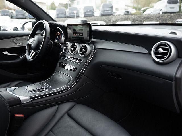 Weiß Gebraucht 2021 Mercedes GLC300e AMG line Coupé | 41.190 € (Guter Preis) - Bild 1/4