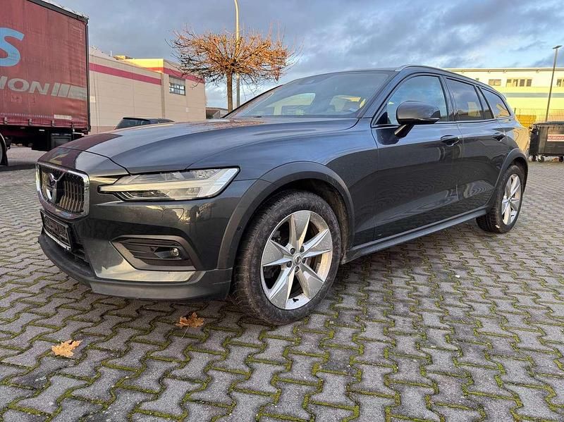 Savile grey Gebraucht 2019 Volvo V60 CC Pro Kombi | 26.980 € (Etwas zu teuer) - Bild 1/4