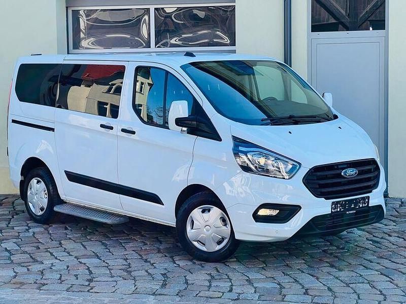 Gebraucht Ford Tourneo 105 PS (77 kW) 2020 Frostweiß Van / Kleinbus
