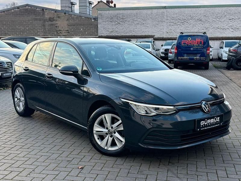 Grau Gebraucht 2022 VW Golf Life Limousine | 18.996 € (Fairer Preis) - Bild 1/4