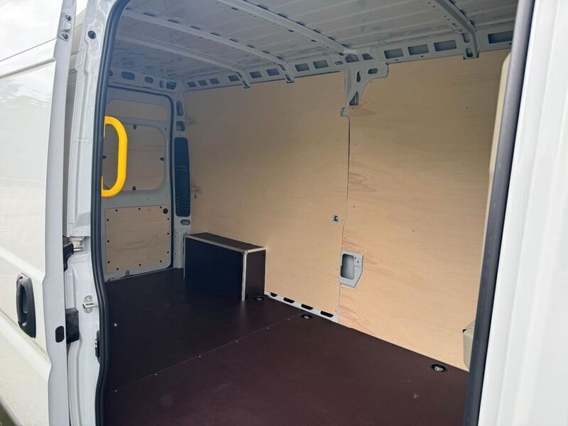 Gebraucht Peugeot Boxer 140 PS (102 kW) 2024 Weiß Van