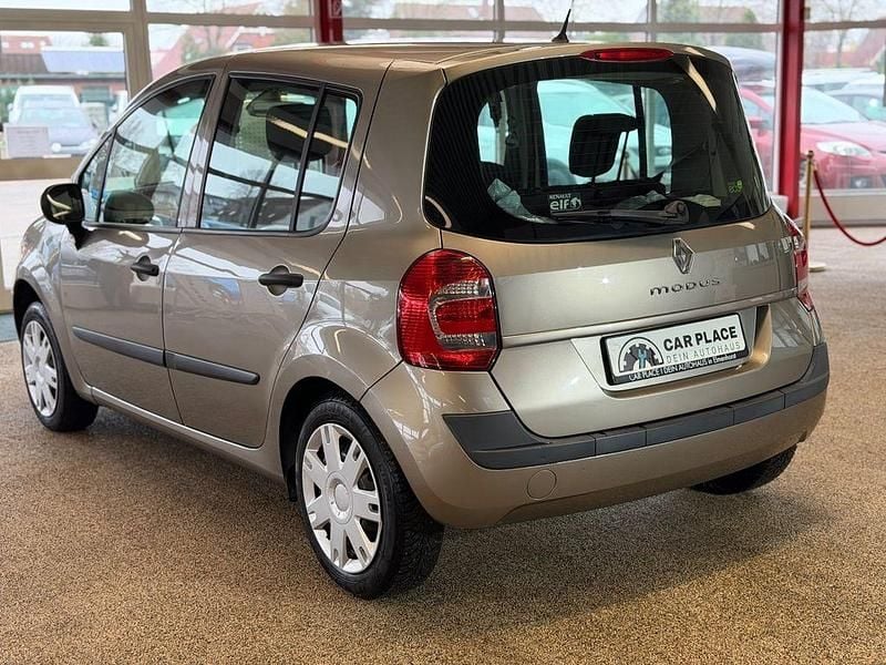 Usado Renault Modus Expression 75 HP (55 kW) 2010 Castanho Monovolume