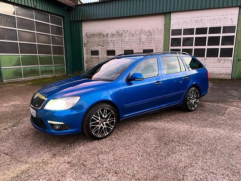 Blau Gebraucht 2010 Skoda Octavia vRS Kombi | 6.999 € (Etwas zu teuer) - Bild 1/4