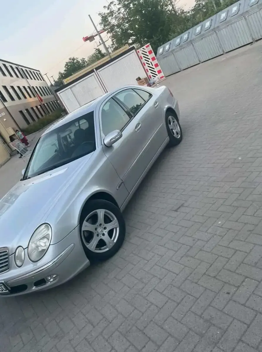 Gebraucht Mercedes E200 2003 Grau Limousine