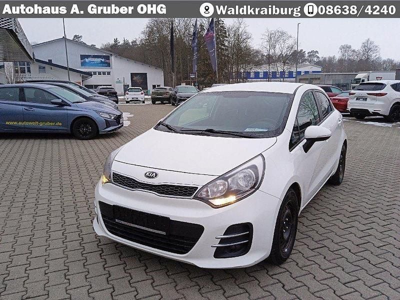 Gebraucht Kia Rio 109 PS (80 kW) 2016 Weiß Limousine