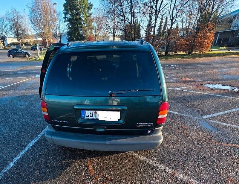 Gebraucht Chrysler Voyager 158 PS (116 kW) 1998 Grün Van / Kleinbus