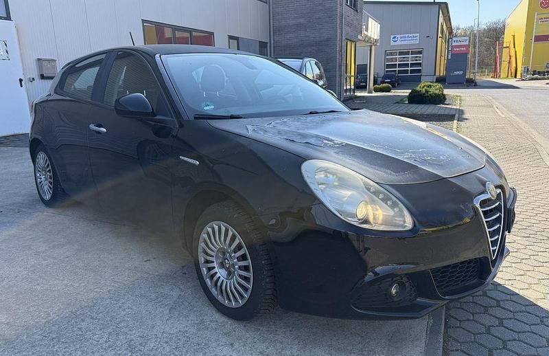 Gebraucht Alfa Romeo Giulietta 120 PS (88 kW) 2012 Schwarz Kleinwagen