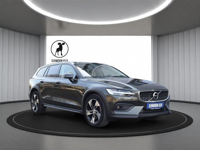 Używany Volvo V60 Pro 197 KM (144 kW) 2021 Szary Kombi