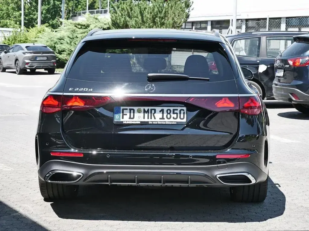 Gebraucht Mercedes E220 AMG 197 PS (144 kW) 2026 Schwarz Kombi