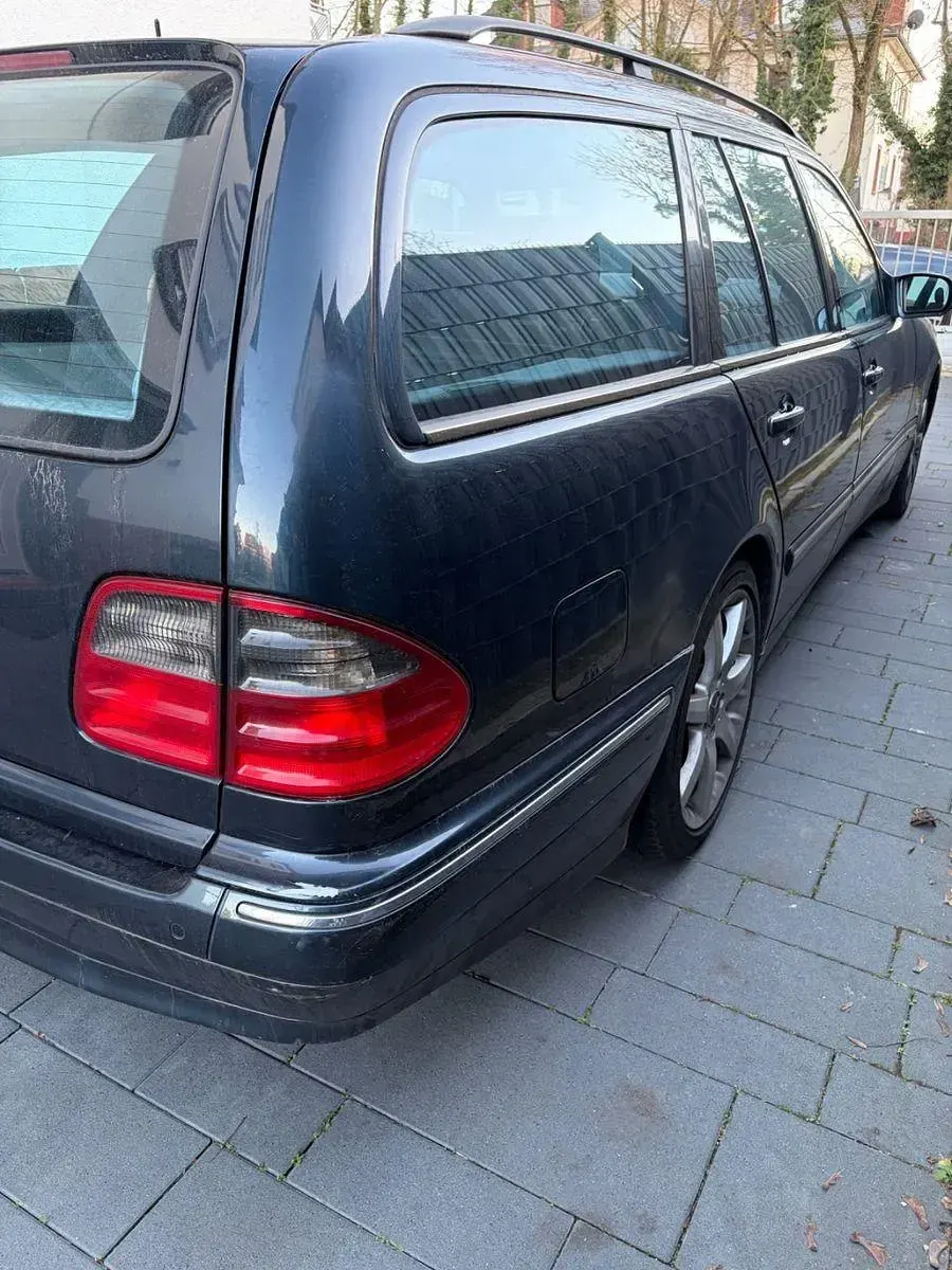 Gebraucht Mercedes E240 Avantgarde 170 PS (125 kW) 2002 Blau Kombi