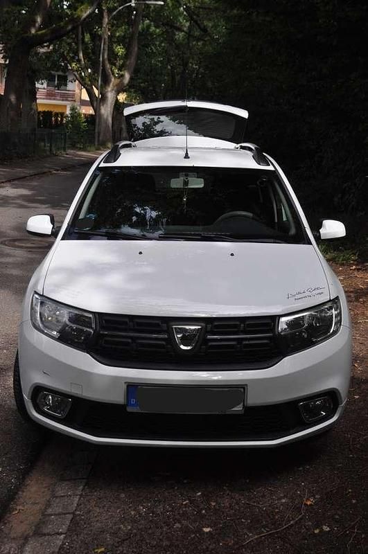 Weiß Gebraucht 2018 Dacia Logan Comfort Limousine | 8.900 € (Fairer Preis) - Bild 1/4