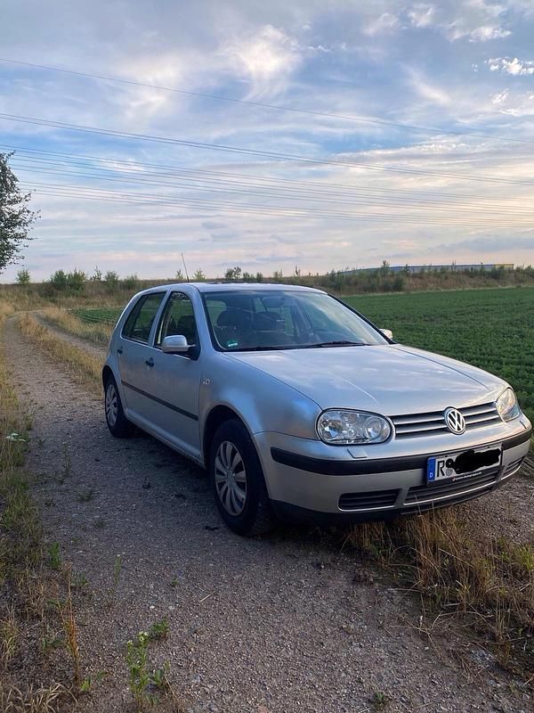 Grau Gebraucht 1999 VW Golf IV Kleinwagen | 1.100 € (Guter Preis) - Bild 1/4