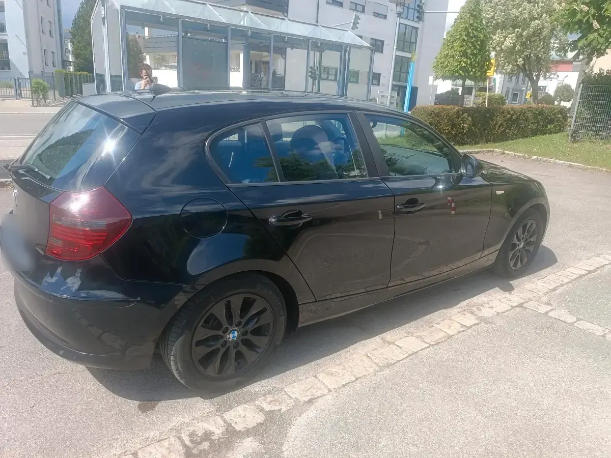 Gebraucht BMW 116 122 PS (89 kW) 2010 Schwarz Kleinwagen