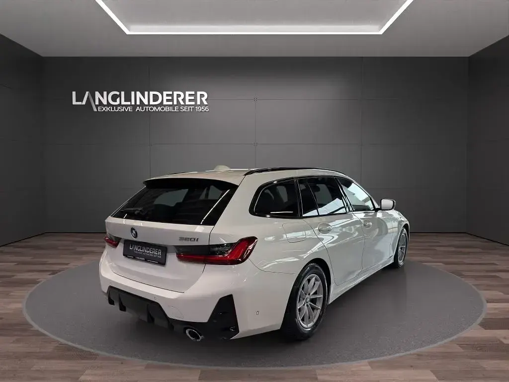 Gebraucht BMW 320 M Sport 184 PS (135 kW) 2024 Alpinweiss iii Kombi