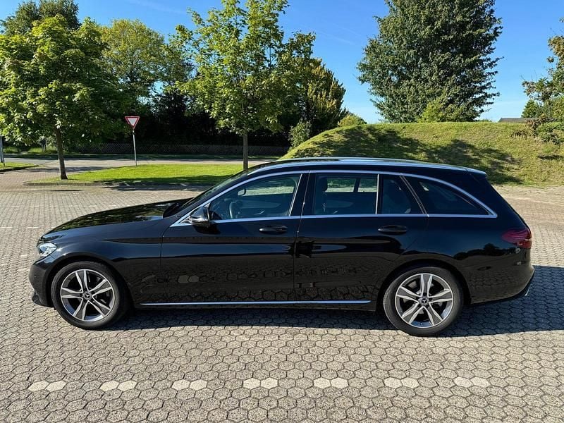 Gebraucht Mercedes C220 194 PS (142 kW) 2018 Schwarz Kombi