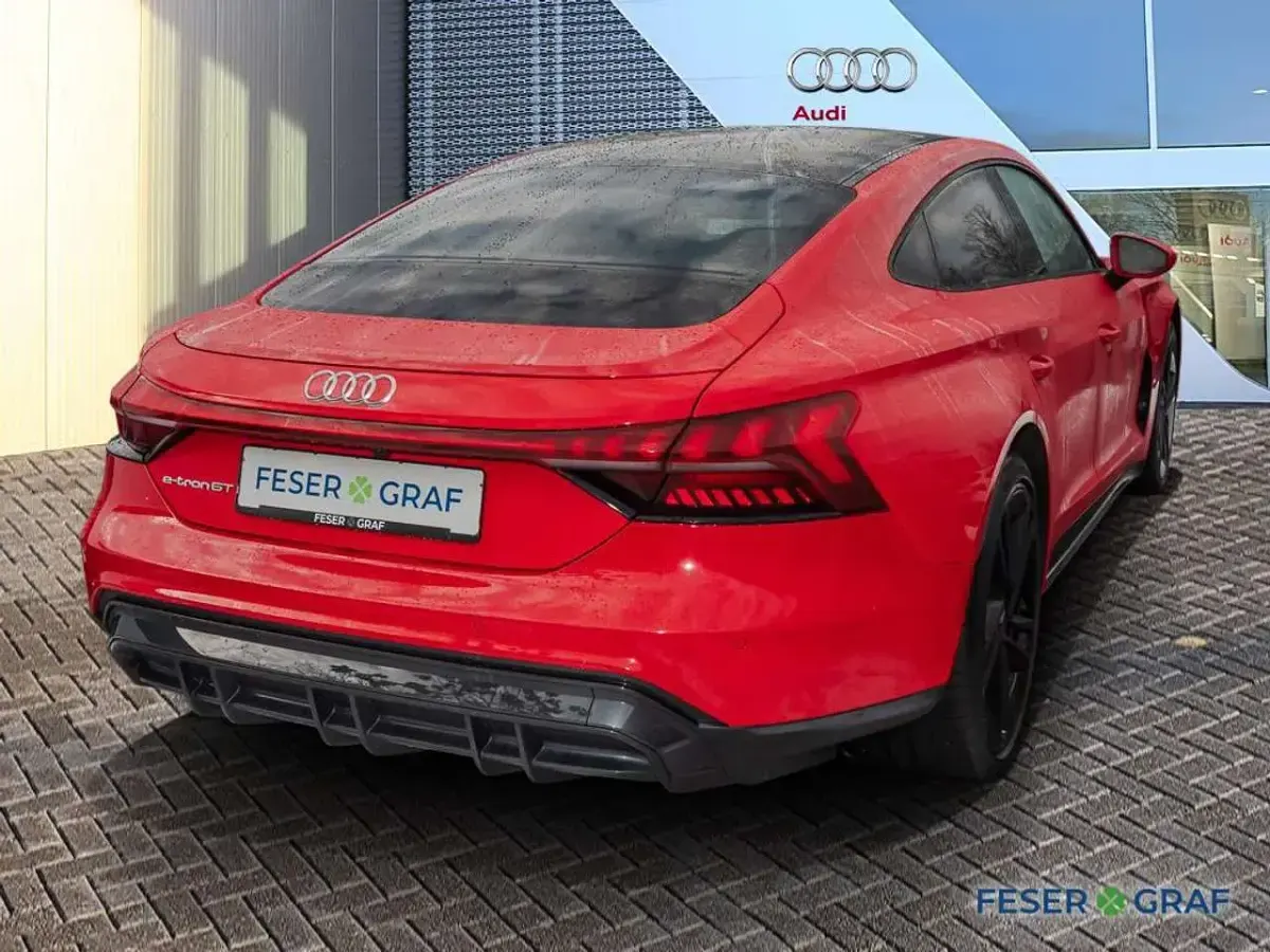 Gebraucht Audi e-tron GT quattro Premium 350 kW (476 PS) 2023 Tangorot metallic Limousine