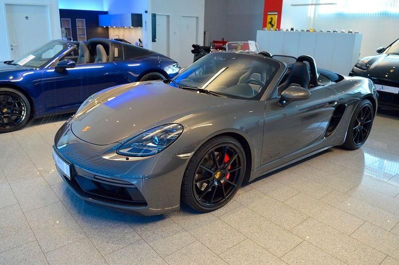 Grau Gebraucht 2021 Porsche 718 Boxster GTS Cabrio | 79.880 € (Fairer Preis) - Bild 1/4