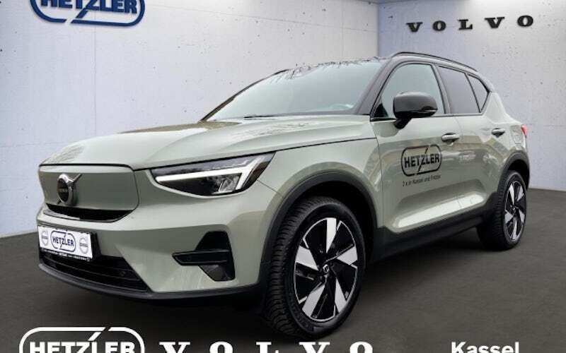 Sage green metallic Gebraucht 2024 Volvo EC40 Core SUV | 44.450 € - Bild 1/4