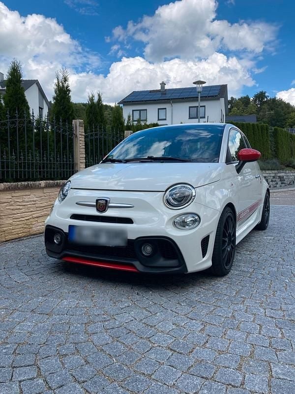Weiß Gebraucht 2018 Abarth 595 Custom Kleinwagen | 12.490 € (Guter Preis) - Bild 1/4