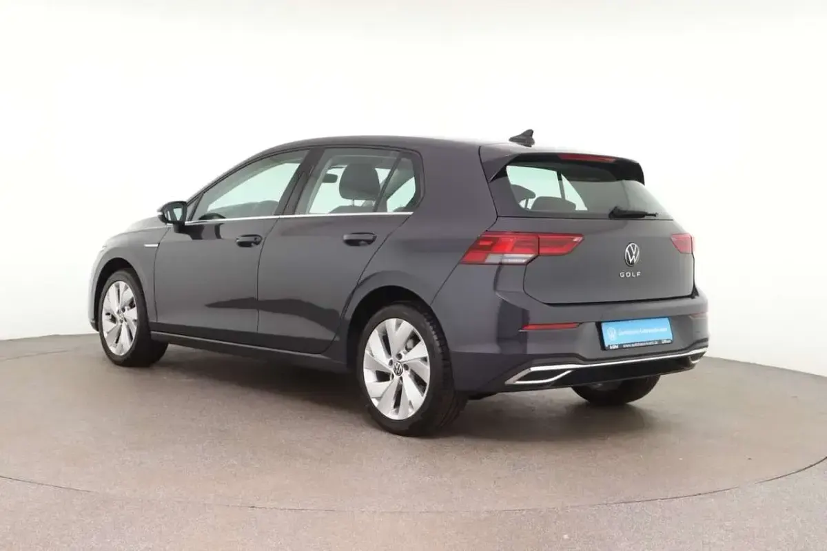 Gebraucht VW Golf VIII Style 150 PS (110 kW) 2024 Uranograu Limousine