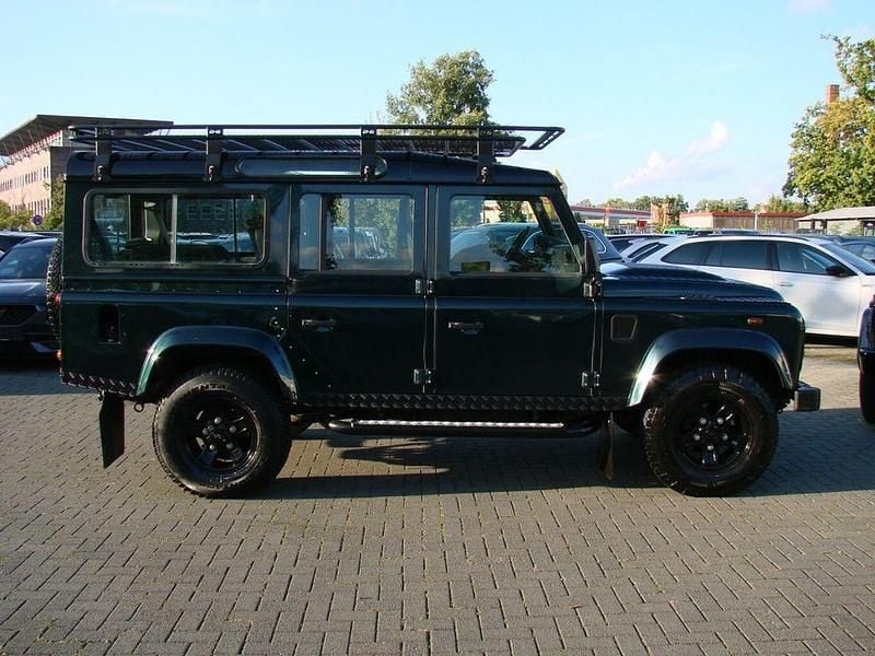 Gebraucht Land Rover Defender 122 PS (89 kW) 2014 Aintree green (metallic) Kombi
