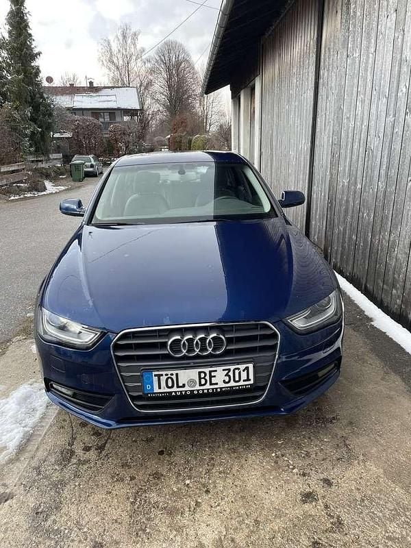 Gebraucht Audi A4 Attraction 170 PS (125 kW) 2014 Blau Limousine