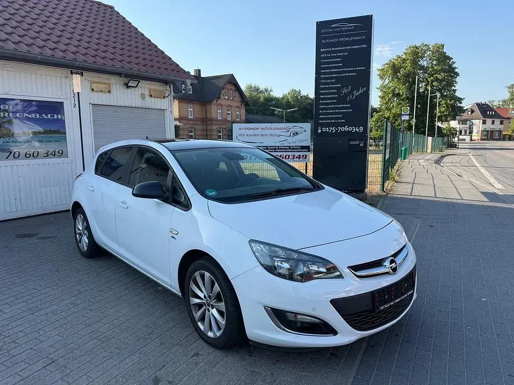 Gebraucht Opel Astra Active 140 PS (102 kW) 2013 Weiß Limousine