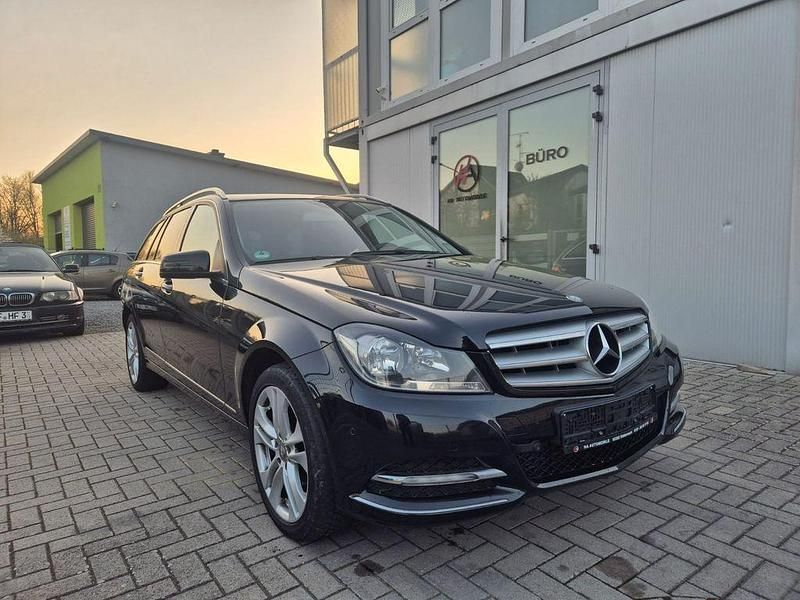 Gebraucht Mercedes C180 156 PS (114 kW) 2012 Schwarz Kombi