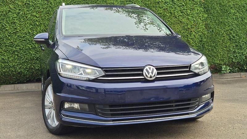 Blau Gebraucht 2018 VW Touran Highline Van / Kleinbus | 18.900 € (Superpreis) - Bild 1/4