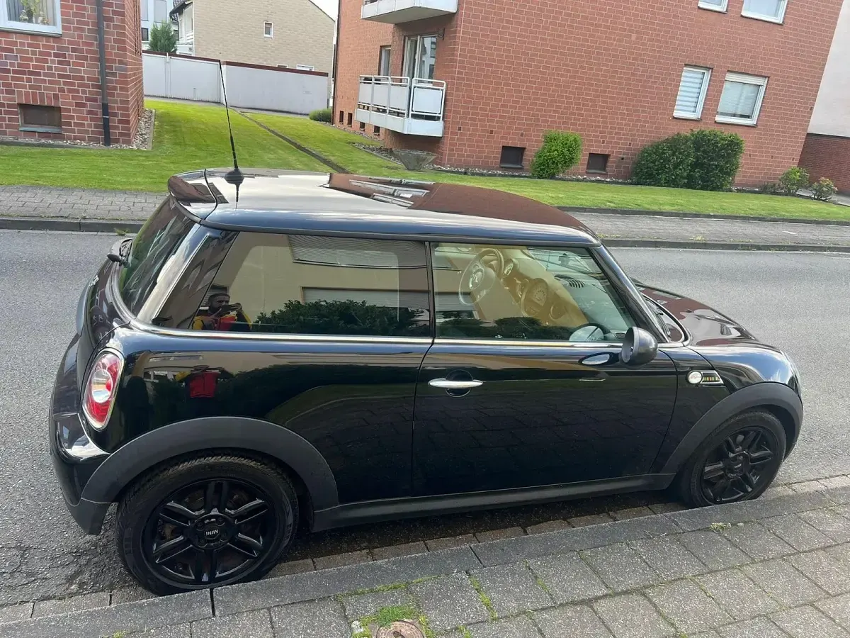 Gebraucht Mini Cooper 75 PS (55 kW) 2013 Schwarz Kleinwagen