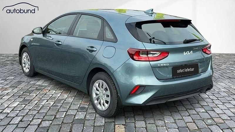 Neu Kia Ceed Best 140 PS (102 kW) 2025 Grün Kleinwagen
