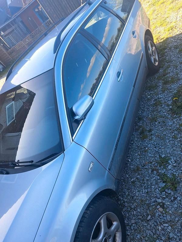 Używany VW Passat 102 KM (75 kW) 2002 Niebieski Kombi
