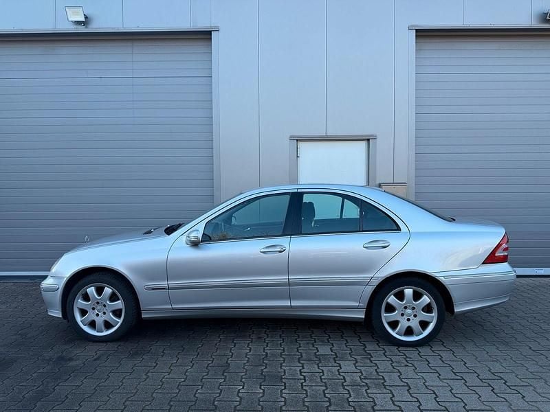 Gebraucht Mercedes C180 143 PS (105 kW) 2004 Silber Limousine