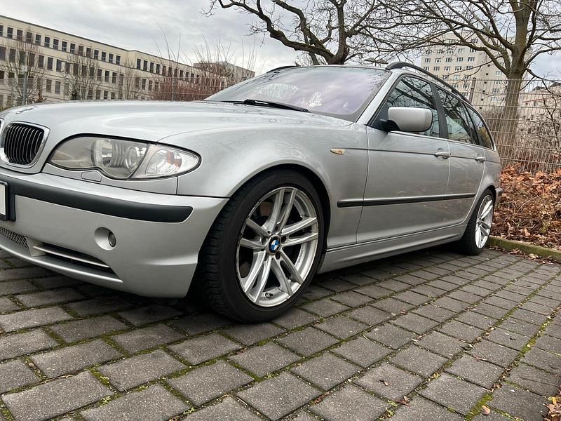 Gebraucht BMW 330 231 PS (169 kW) 2002 Silber Kombi