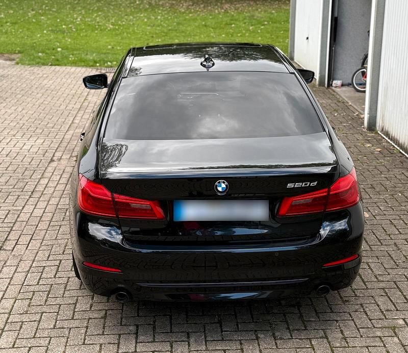 Gebraucht BMW 520 Sport Line 190 PS (139 kW) 2017 Schwarz Limousine