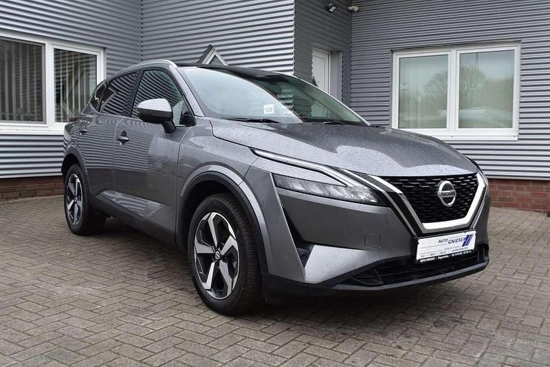 Grau Gebraucht 2021 Nissan Qashqai N-Connecta SUV | 23.900 € (Fairer Preis) - Bild 1/4
