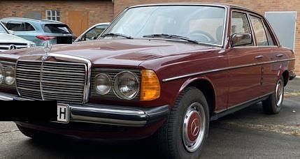 Gebraucht Mercedes 200 60 PS (44 kW) 1982 Rot Limousine