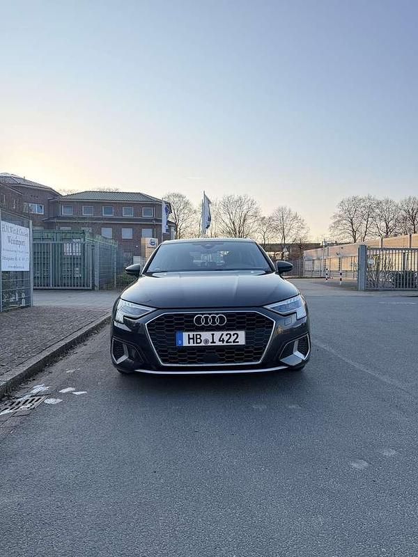Używany Audi A3 Advanced 150 KM (110 kW) 2023 Szary Sedan/Limuzyna