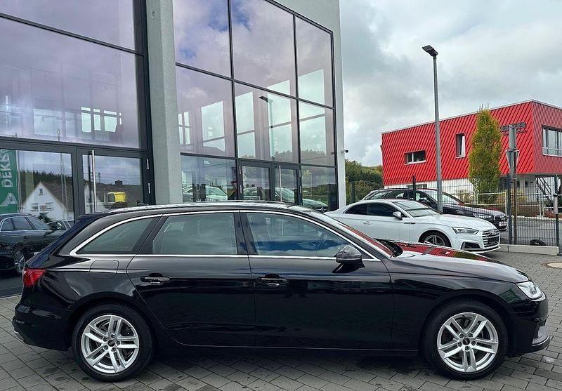 Gebraucht Audi A4 Advanced 180 PS (132 kW) 2023 Schwarz Kombi