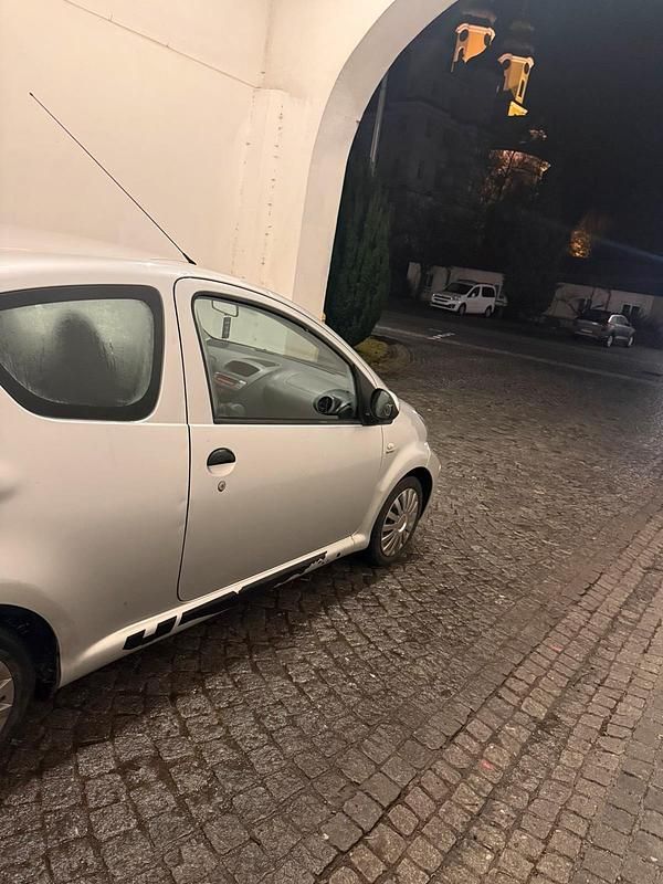 Gebraucht Toyota Aygo 68 PS (50 kW) 2009 Grau Kleinwagen