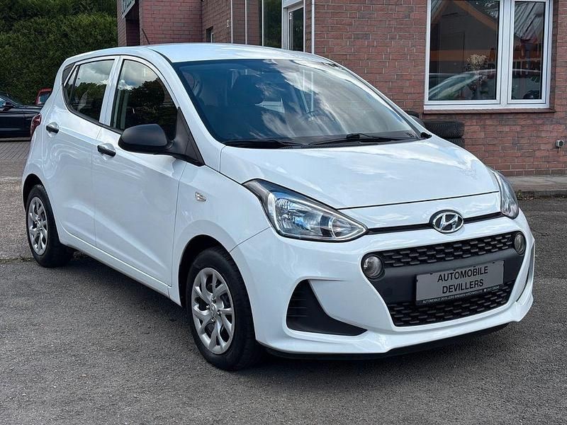 Gebraucht Hyundai i10 Pure 67 PS (49 kW) 2019 Weiß Kleinwagen