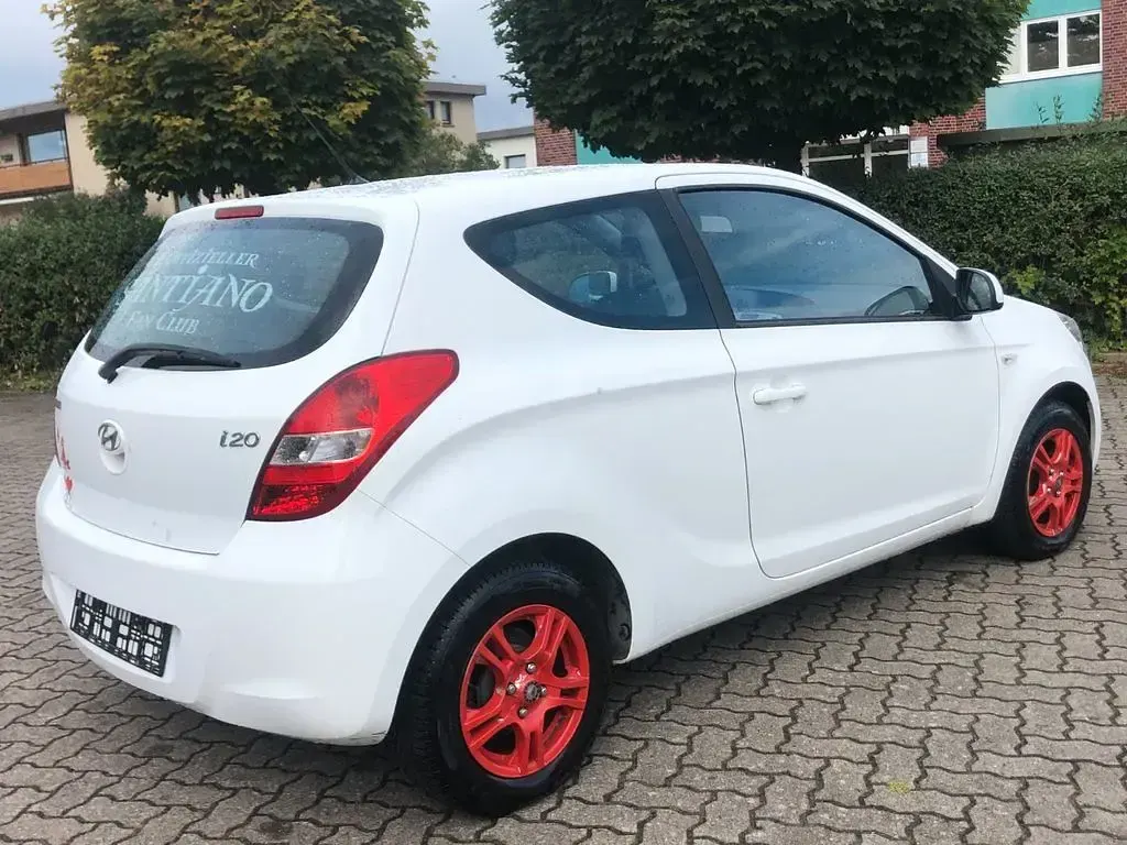 Gebraucht Hyundai i20 Edition+ 77 PS (56 kW) 2011 Weiß Kleinwagen