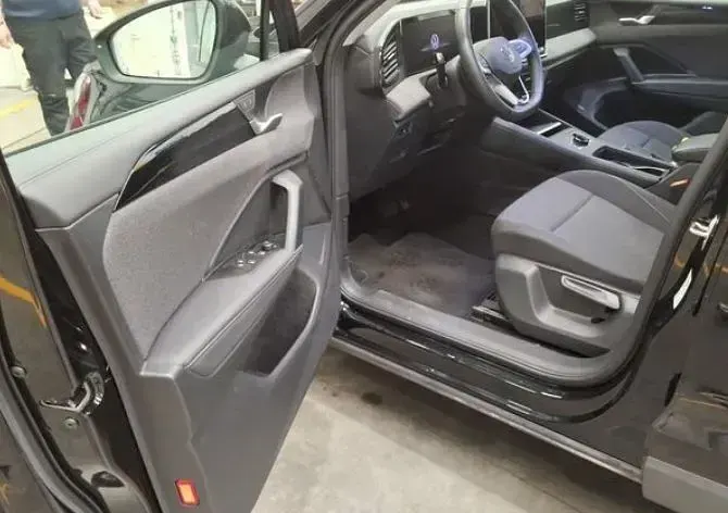 Gebraucht VW Tiguan 131 PS (96 kW) 2025 Grenadillschwarz SUV