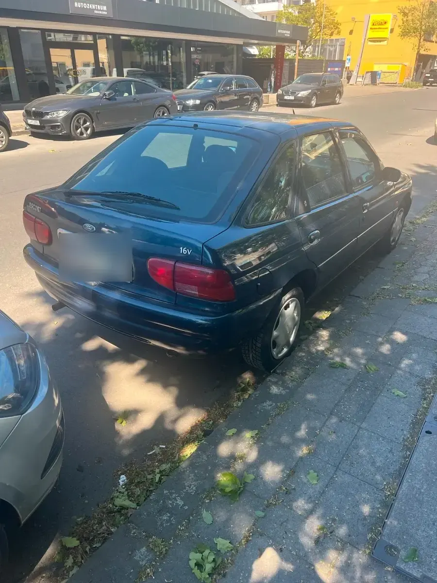 Gebraucht Ford Escort 90 PS (66 kW) 1995 Grün Limousine