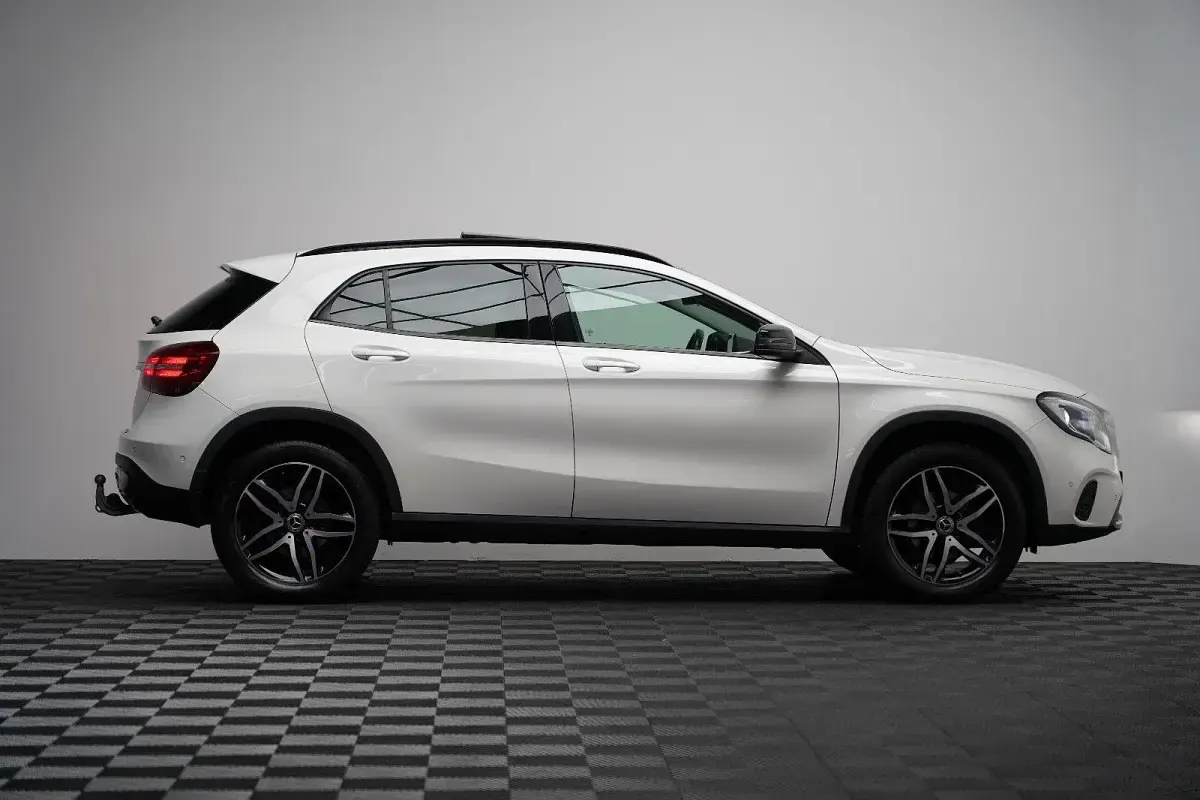 Gebraucht Mercedes GLA200 AMG 156 PS (114 kW) 2018 Weiß SUV