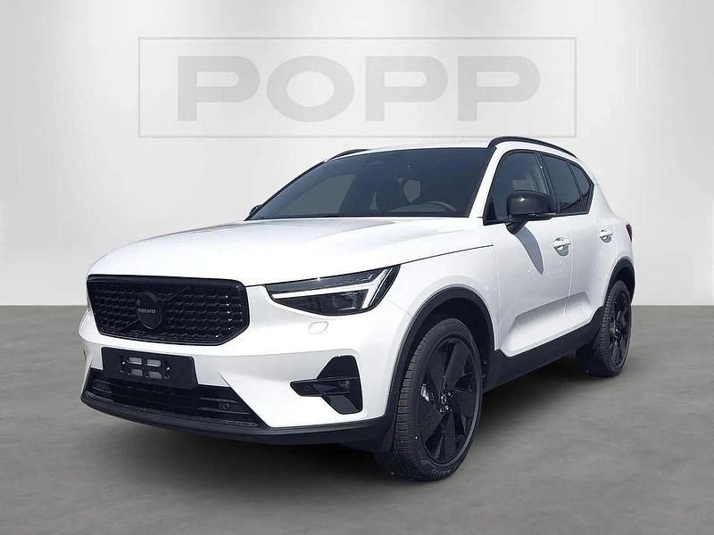 Crystal white Neu 2025 Volvo XC40 Plus SUV | 46.279 € (Teuer) - Bild 1/3