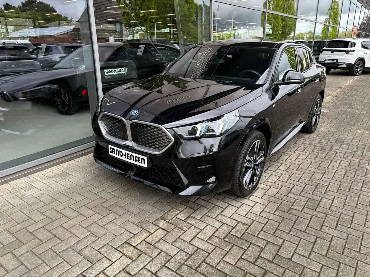 Gebraucht BMW iX2 M Sport 230 kW (313 PS) 2025 Schwarz sapphire metallic SUV