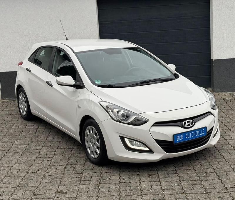 Gebraucht Hyundai i30 Classic 99 PS (72 kW) 2013 Weiß Limousine